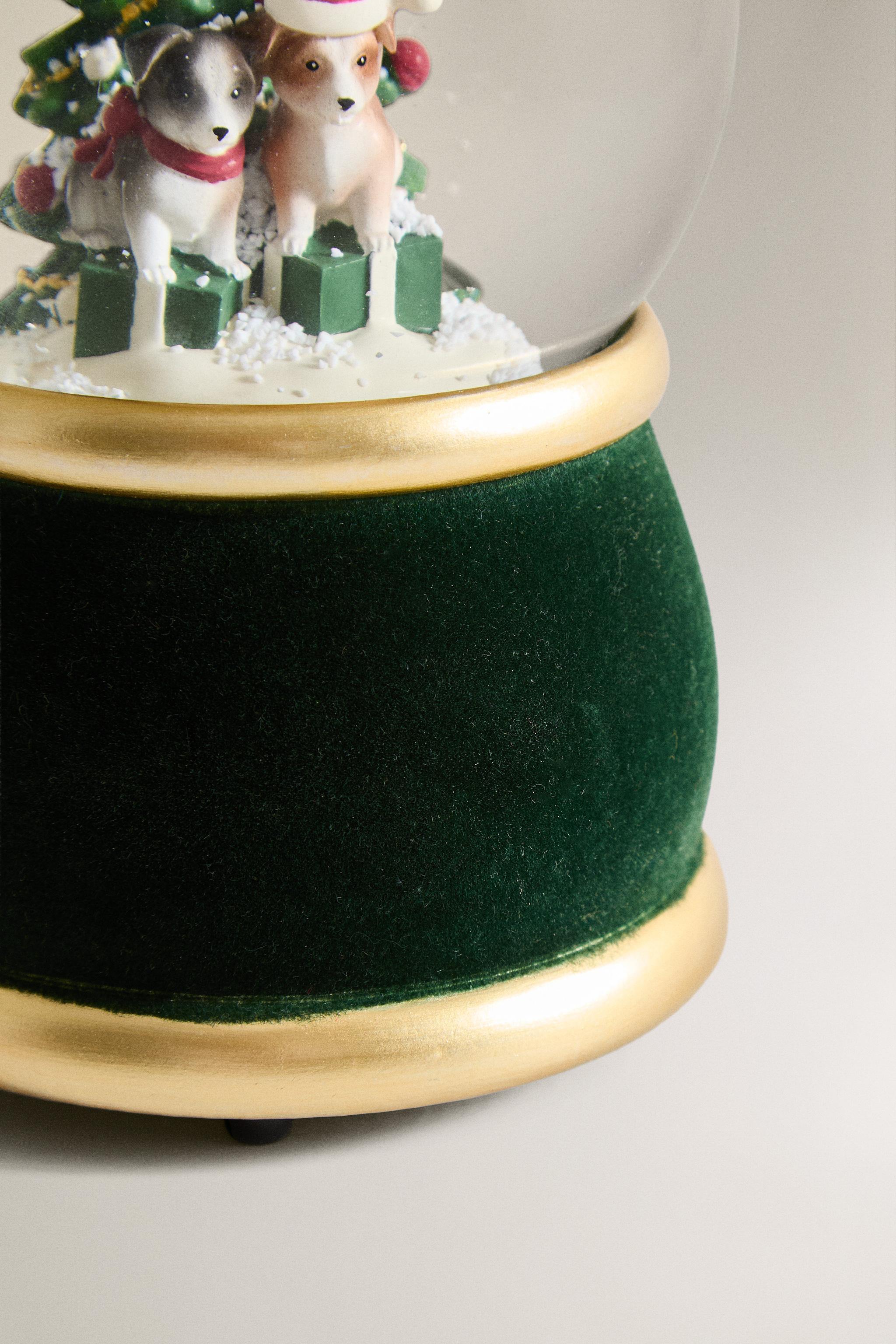 CHRISTMAS DOG SNOW GLOBE